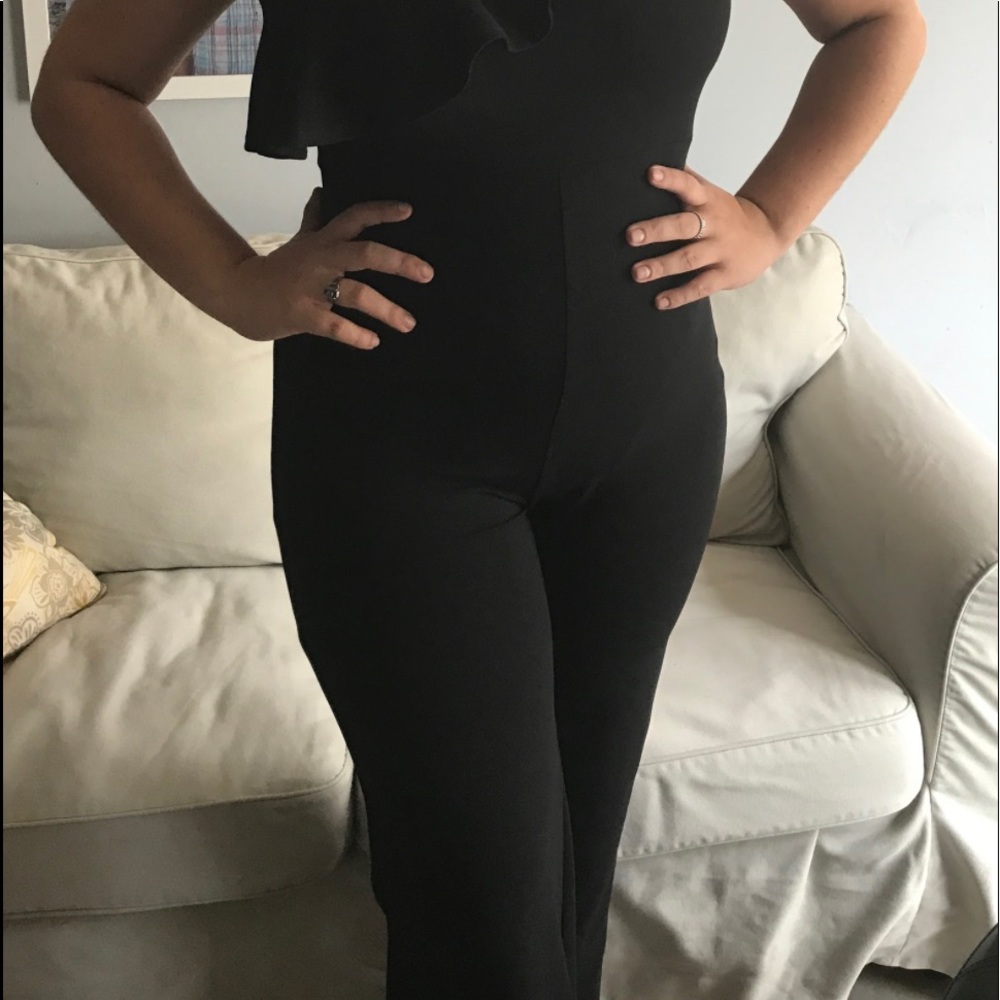 Single Shoulder Ruffle Jumpsuit - Picture 2 of 4
